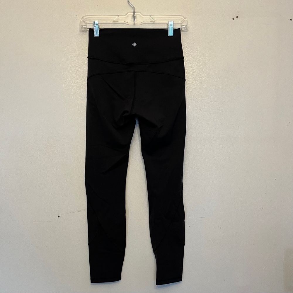 Lululemon In Movement Leggings 25” — Size 6
